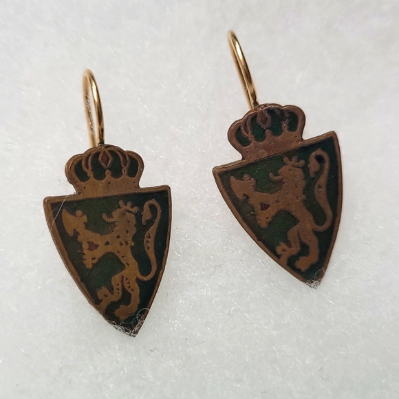 Unique and beautiful crest earrings - Picture 1 of 3